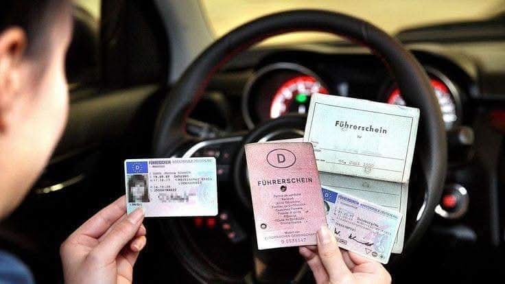 Führerschein im Auto